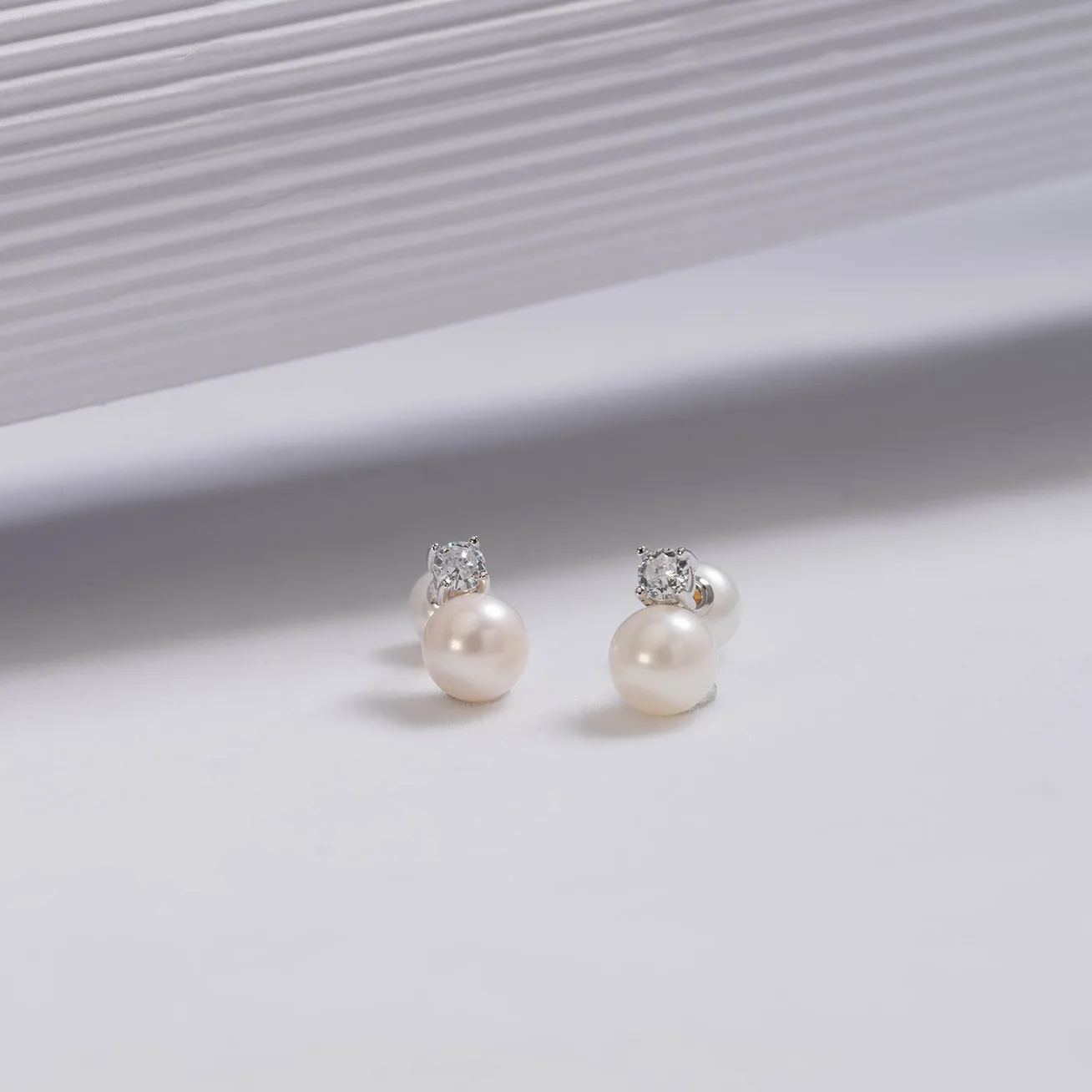 Elegant Freshwater Round Pearl Earrings WE00412